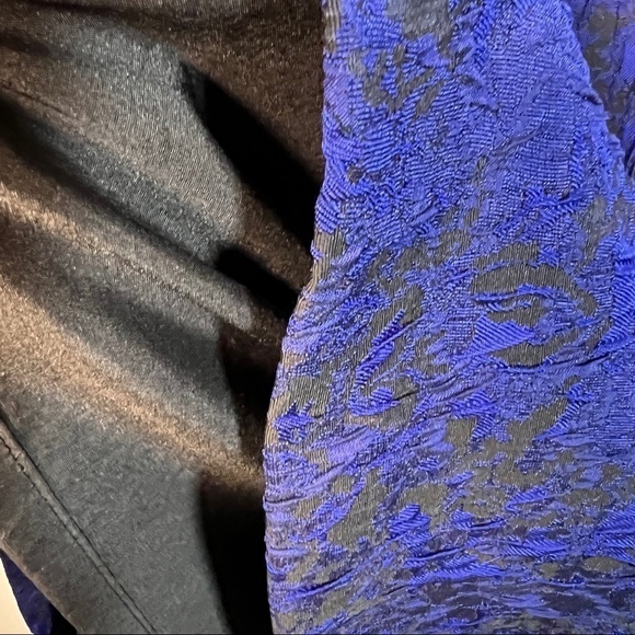 ADRIANNA PAPELL Stunning blue & black brocade sheath with beaded neckline. 8P - Picture 8 of 12